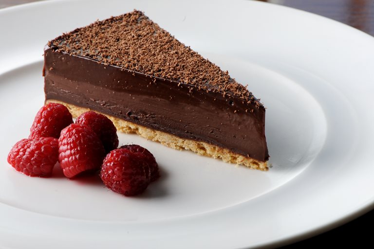 Десерты из шоколада: пошаговый рецепт с описанием и фото, особенности приготовления