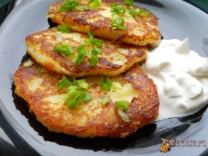 Картофельные оладьи с сыром - рецепт с фото