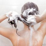 Можно ли мыться хозяйственным мылом, мыть голову, подмываться? Польза и вред хозяйственного мыла как средства гигиены