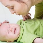 Колики у новорожденного, что делать? Как помочь малышу и избавить его от коликов?