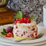 Йогуртовый крем: полезная начинка или лёгкий десерт? Рецепты йогуртового крема для сладкоежек и тех, кто на диете
