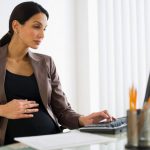Как сообщить о своей беременности на работе?