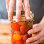 Делаем томатный сок в домашних условиях: натуральный, с овощами, яблоками или специями. Способы приготовления томатного сока на зиму в домашних условиях