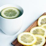 Все говорят нам о том, что пить теплую воду с лимоном полезно, но почему-то не говорят нам вот об этом!