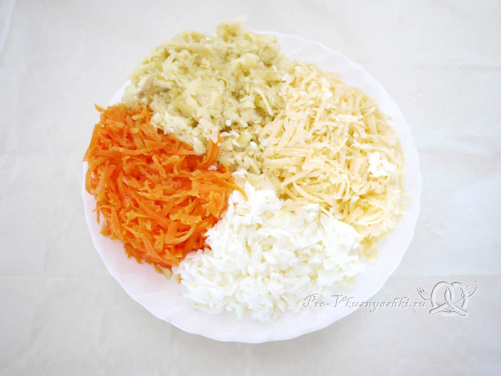 Салат Мимоза с сыром и яйцом - измельченные ингредиенты