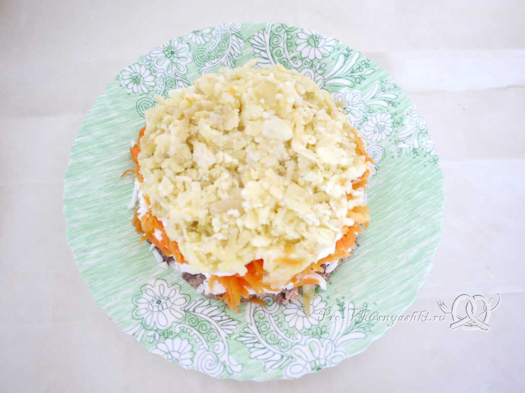 Салат Мимоза с сыром и яйцом - четвертый слой
