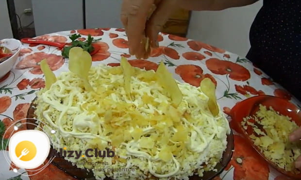 Готовим классический салат Парус с чипсами по пошаговому рецепту с фото и видео