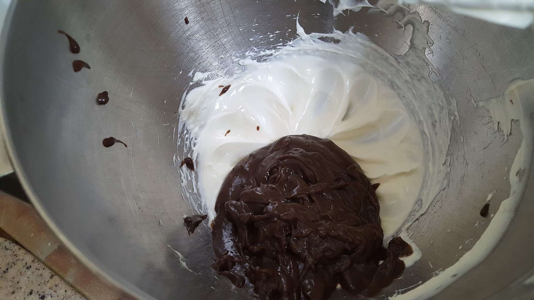 Приготовление шоколадного крема из маскарпоне