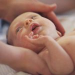 Икота у новорожденных. Что делать если ваш ребенок икает после кормления.