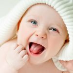 Белый язык у новорождённого: причины налёта на языке у грудного ребёнка. Является ли белый язык новорождённого симптомом болезни