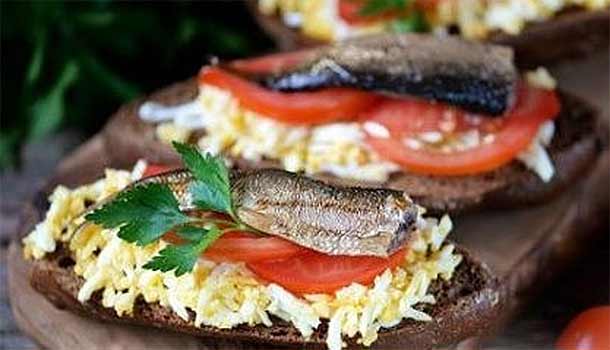 бутерброды со шпротами рецепты с фото простые и вкусные