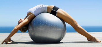 Супер-подборка: 50 упражнений с фитболом для похудения и тонуса мышц