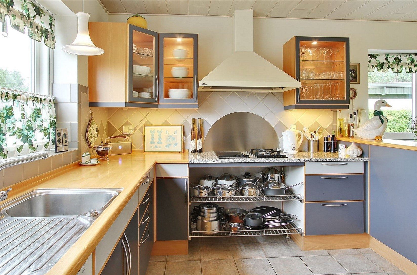 Фото правильного расположения плиты на кухне 