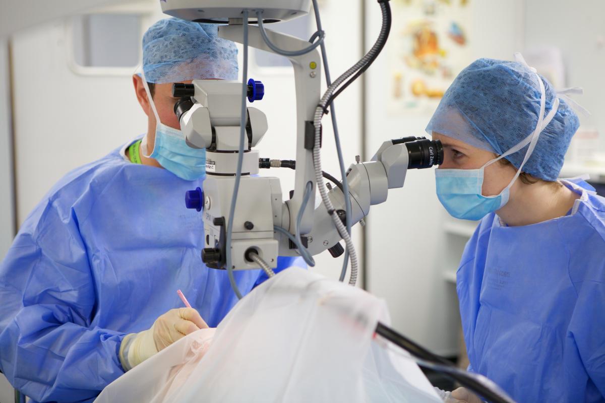Хирургическое лечение закрытоугольной глаукомы