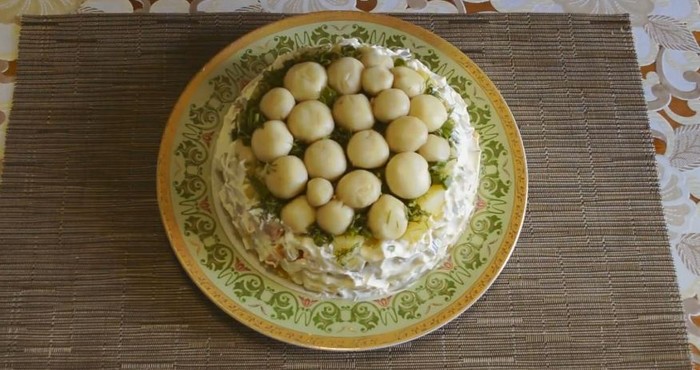 готовый грибной салат