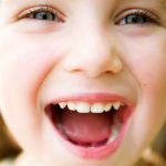 У ребенка запах изо рта: причины и последствия. Почему у ребенка появляется запах ацетона изо рта?
