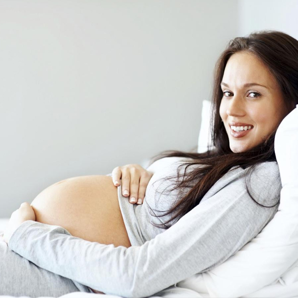 С проблемами растяжек сталкиваются многие беременные женщины