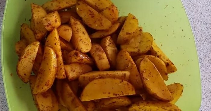 распределить специи по картофелю