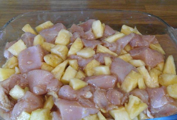 Куриное мясо с ананасом