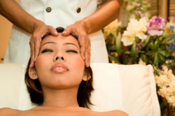 массаж головы усилвивает эфффект маски