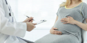 Как взять больничный беременной, если надоело работать, и сколько он может длиться