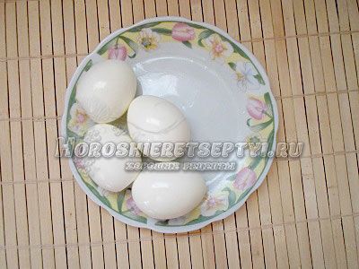 Очищенные яйца от скорлупы