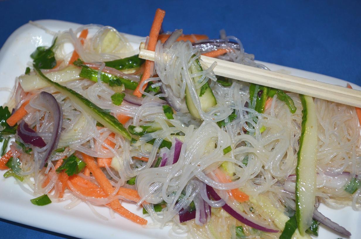 Салат с фунчозой и овощами рецепт с фото
