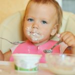 Нормы питания: сколько творога можно ребенку до года и после? Как определить недостаток или избыток творога в рационе ребёнка