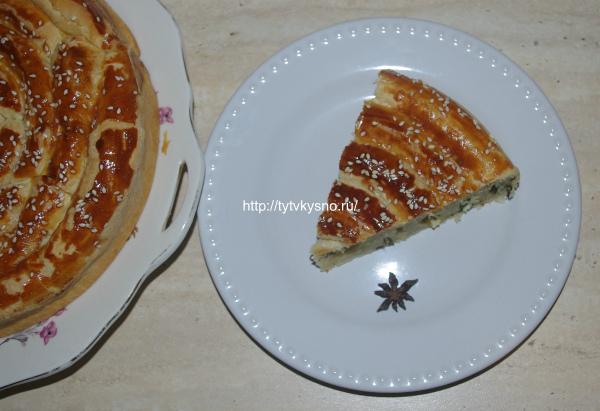  рецепт очень вкусный пирог из слоеного теста Улитка с сыром и зеленью