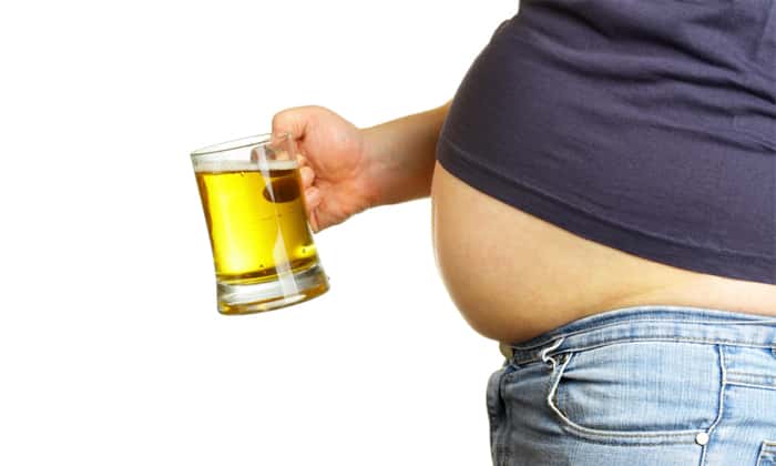 Традиционно пиво считается калорийным напитком, это заблуждение связано с появлением так называемого пивного живота