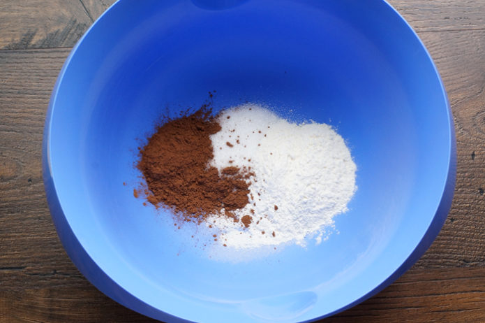 как приготовить шоколадный кекс в микроволновке
