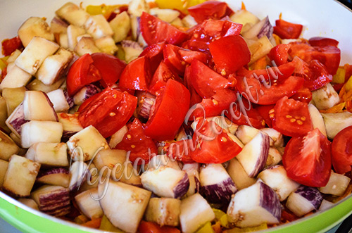 приготовление рагу из баклажанов с помидорами