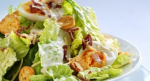 Салат с вареной курицей и сухариками – названия, приготовление простых и вкусных салатиков в домашних условиях с фото и видео