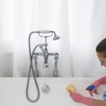 Чем чистить акриловую ванну, чтобы не повредить поверхность. Как чистить акриловую ванну: советы по уходу