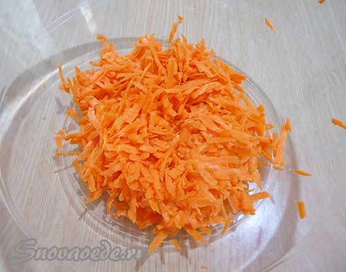 натереть на терке морковь