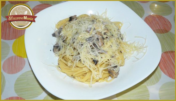 Спагетти с шампиньонами в сливочном соусе. Готовое блюдо