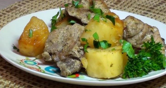 Свинина с картошкой в духовке — классические рецепты