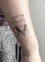 Тату треугольник значение – Tattoo • Значение тату: Треугольники