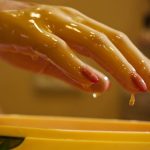 Рецепты ванночек для рук в домашних условиях. Как правильно сделать парафиновые ванночки для рук в домашних условиях?