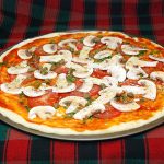Рецепт пиццы с колбасой и сыром – лучшее изобретения итальянской кухни. Разнообразие начинок в рецептах пиццы с колбасой и сыром