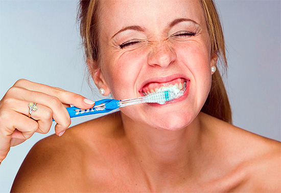 Злоупотребление отбеливающими зубными пастами может привести к серьезному повреждению эмали.
