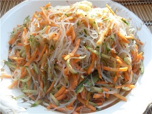 Салат с корейской морковью и огурцом