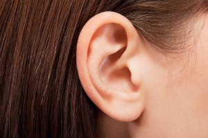 Как правильно промыть уши в домашних условиях?
