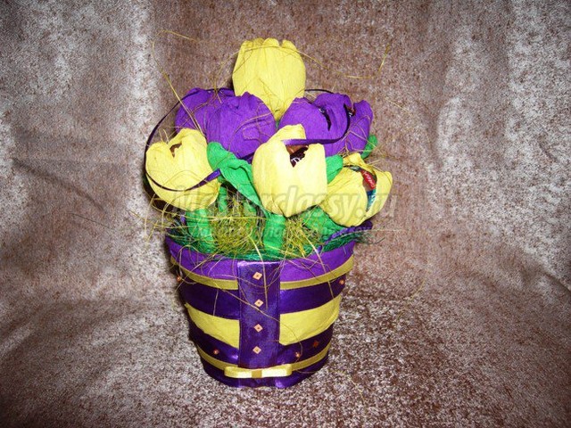 Подарки из конфет Тюльпаны в горшочке Мастер класс с пошаговыми фото