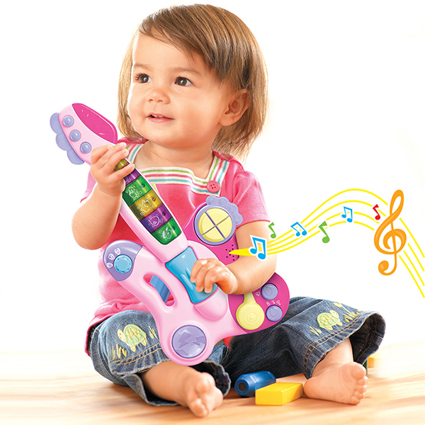 Годовалым малышам очень нравятся игрушки, которые воспроизводят мелодии