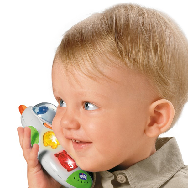 Игры с детскими моделями телефонов улучшают дикцию и тренируют память малыша