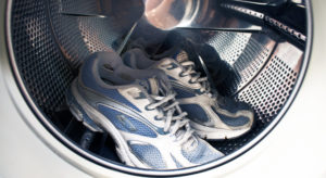 Как и в каком режиме постирать кроссовки в стиральной машине