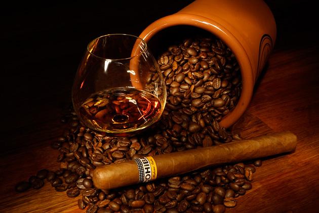 Сигары, ром и кофе - это традиционные кубинские сувениры