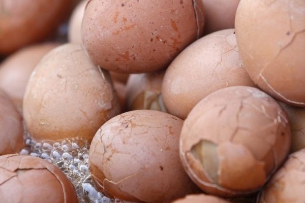 Треснутые яйца долго храниться не могут
