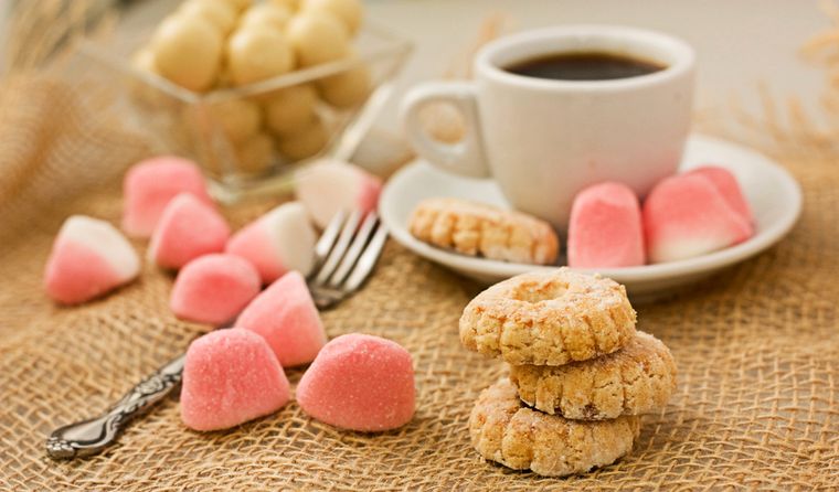 конфеты и печенье - вредные сладости